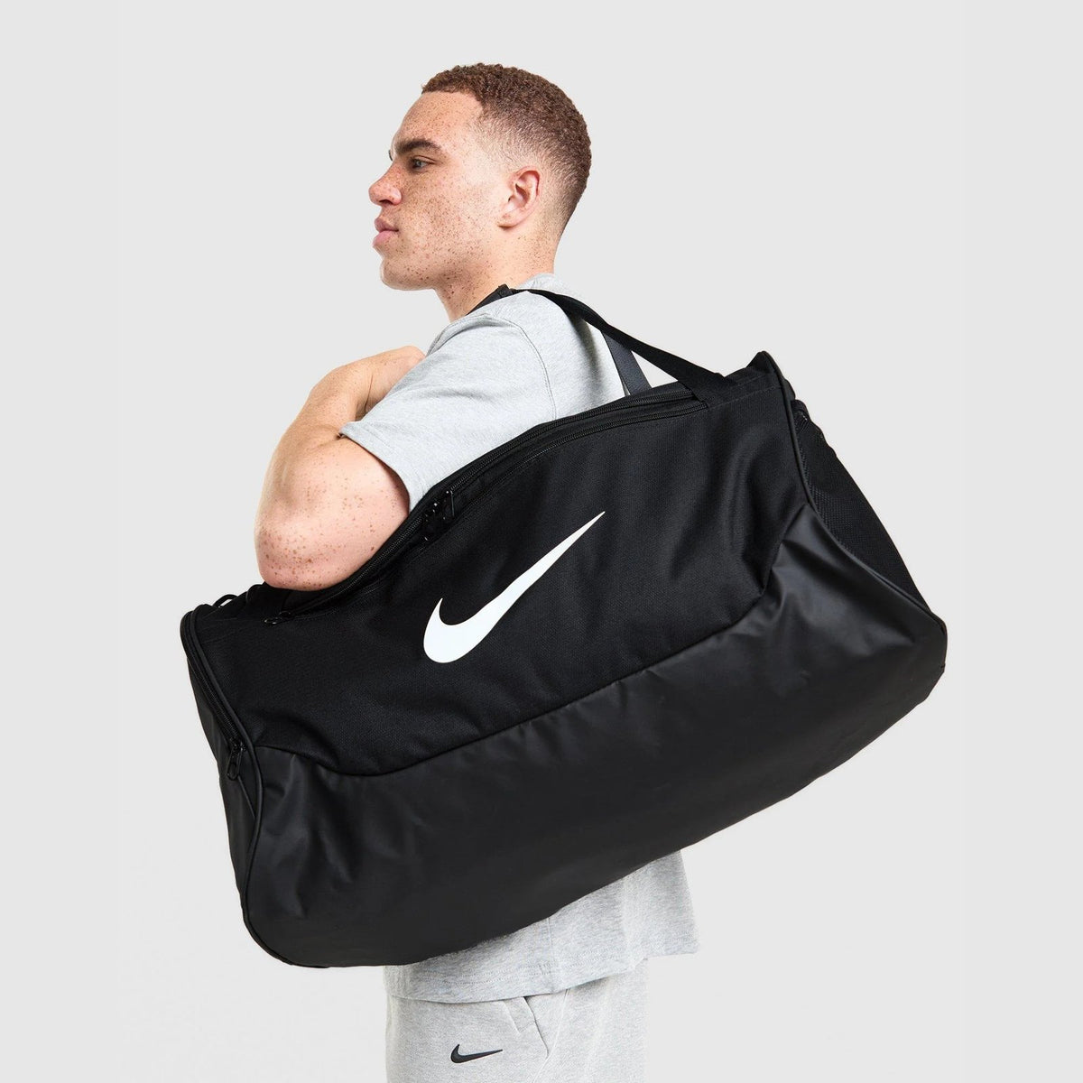 Brasilia Swoosh Medium Duffle Bag Image 1 - LUZACTIVE - AUSTRALIA