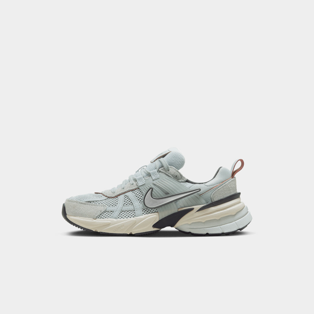 Nike V2K Run (W) Image 1 - LUZACTIVE - AUSTRALIA