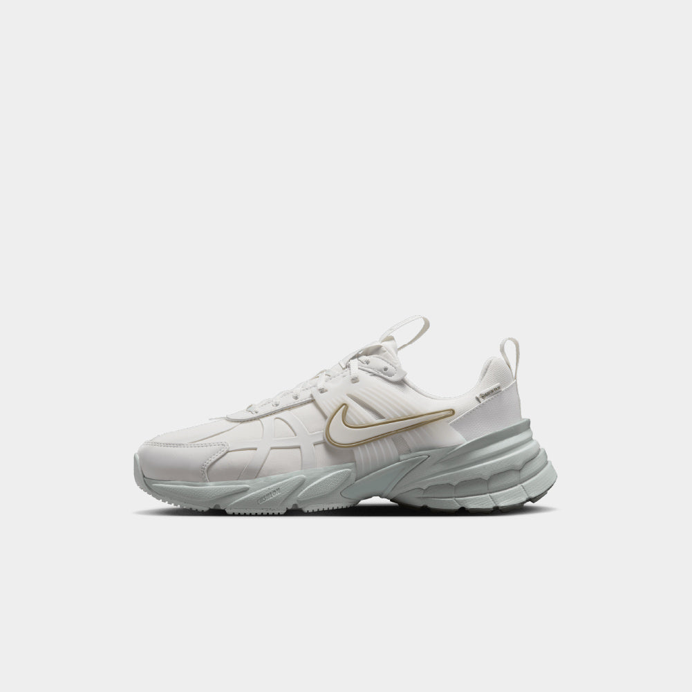 Nike V2K Run GORE-TEX (W) Image 1 - LUZACTIVE - AUSTRALIA