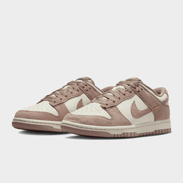 Dunk Low Women's Image 2 - LUZACTIVE - AUSTRALIA