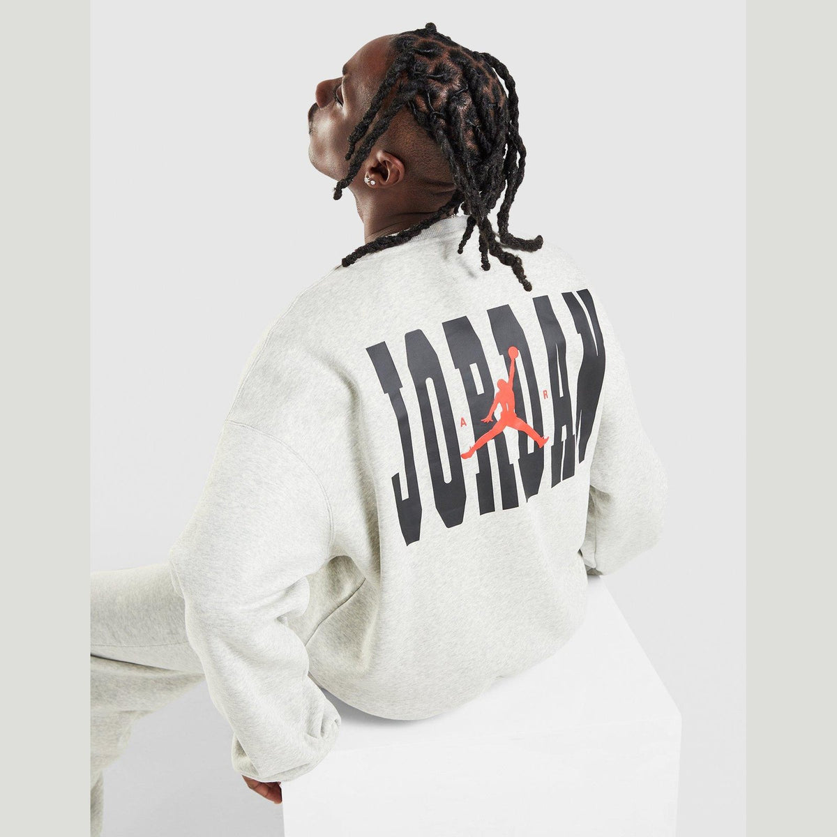 Globe Crew Sweatshirt Image 1 - LUZACTIVE - AUSTRALIA