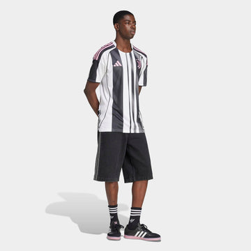 Juventus 2025/26 Home Shirt Image 2 - LUZACTIVE - AUSTRALIA
