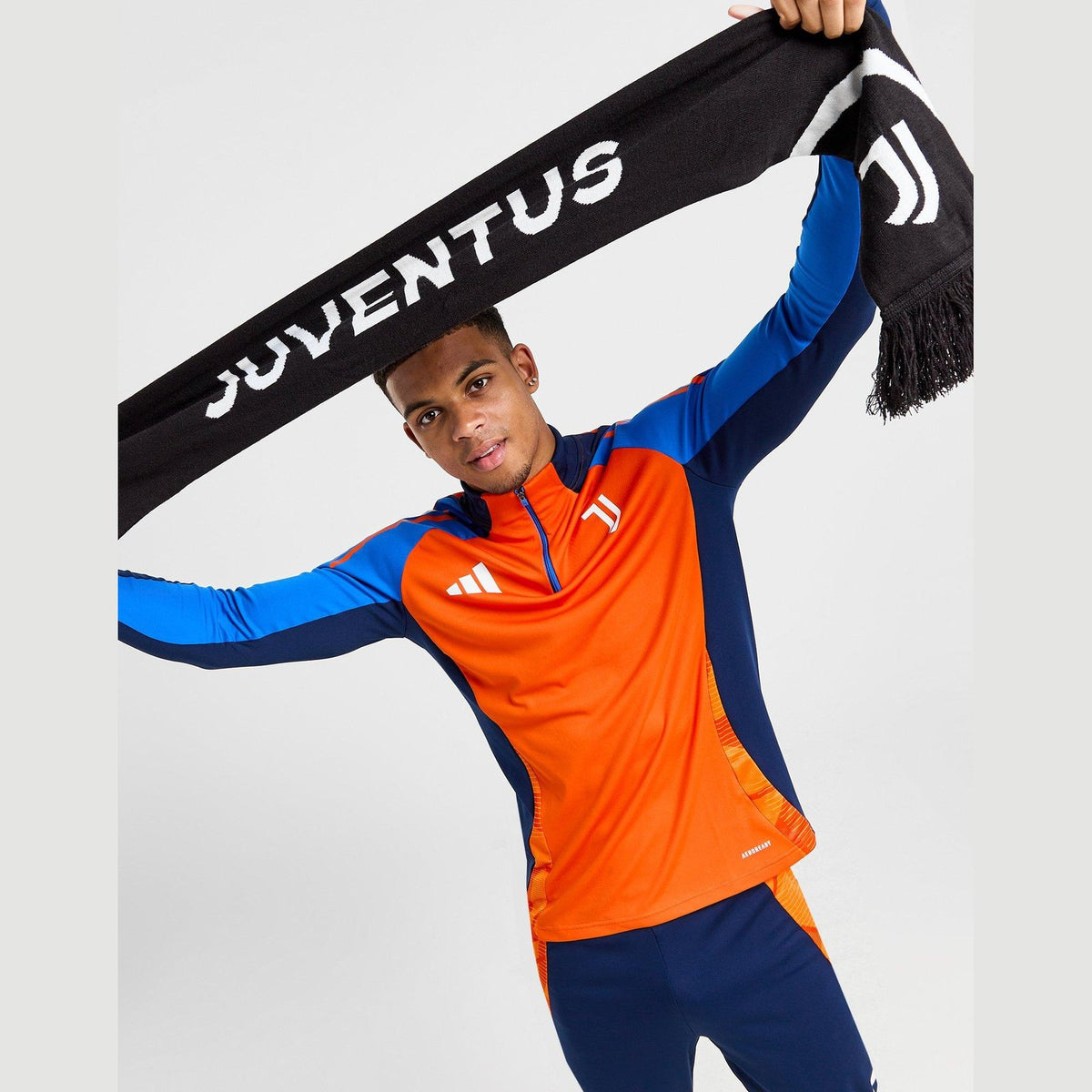 Juventus Scarf Image 1 - LUZACTIVE - AUSTRALIA