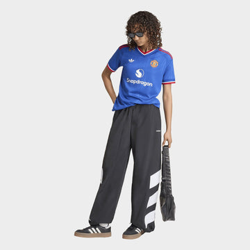 Manchester United FC 2026/27 Away Shirt Women's Image 2 - LUZACTIVE - AUSTRALIA