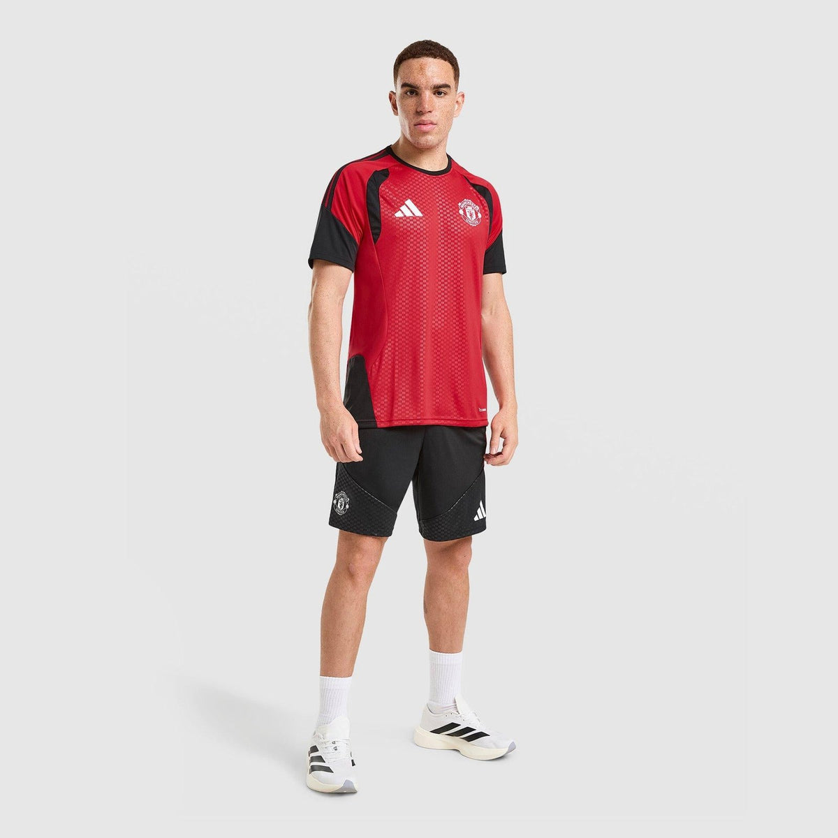 Manchester United FC Tiro 26 Training Shorts Image 1 - LUZACTIVE - AUSTRALIA