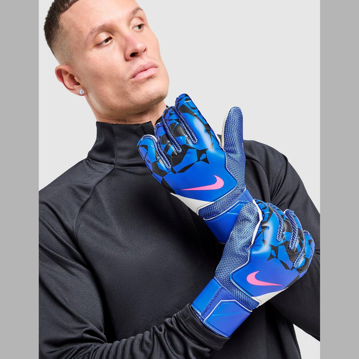 Match Goalkeeper Gloves Image 1 - LUZACTIVE - AUSTRALIA