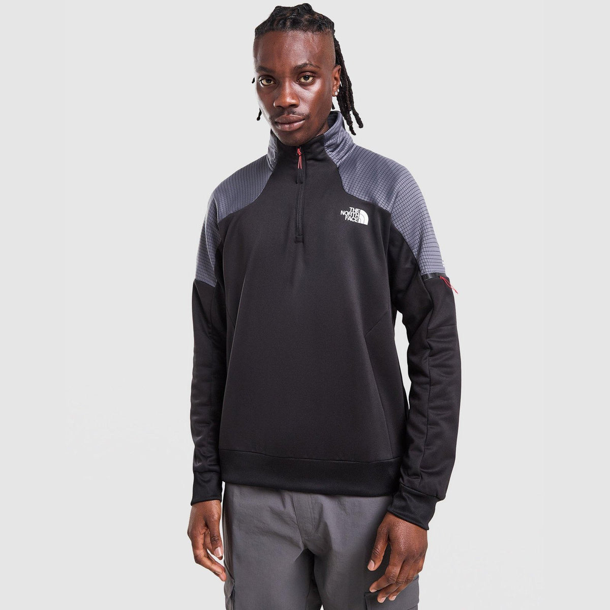 Mountain Athletics Ply 1/4 Zip Image 1 - LUZACTIVE - AUSTRALIA