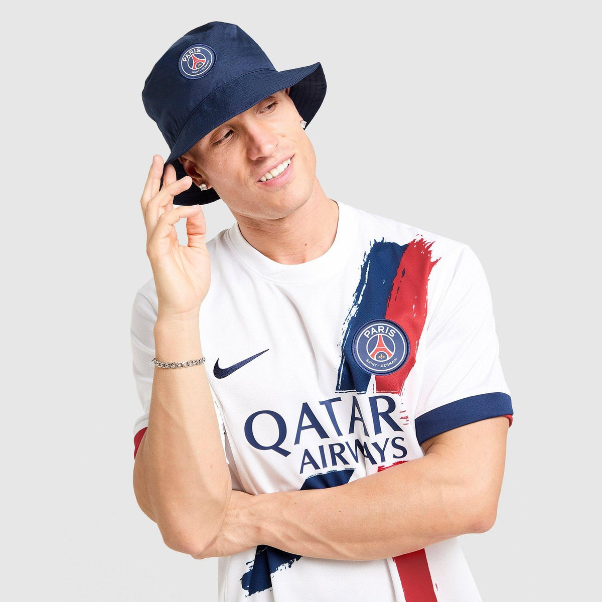 Paris Saint Germain Apex Bucket Hat Image 1 - LUZACTIVE - AUSTRALIA