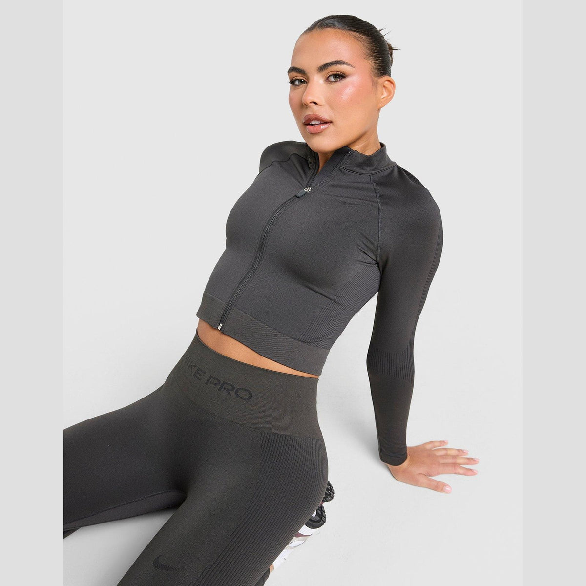 Pro Training Seamless Full Zip Top Image 1 - LUZACTIVE - AUSTRALIA