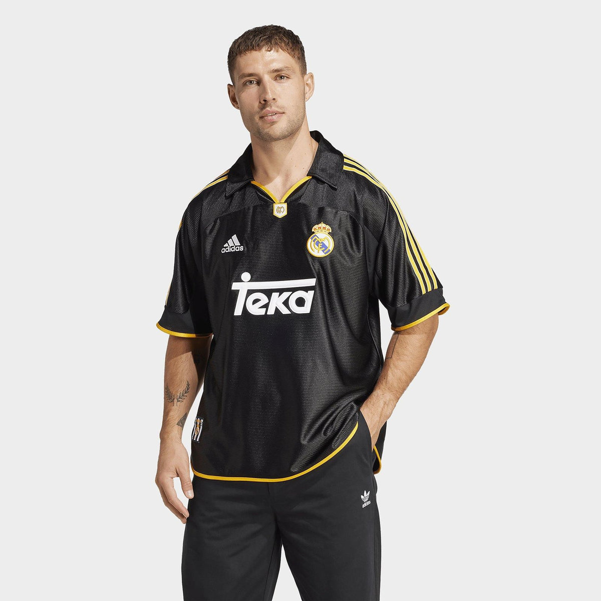 Real Madrid 1999/00 Away Shirt Image 1 - LUZACTIVE - AUSTRALIA