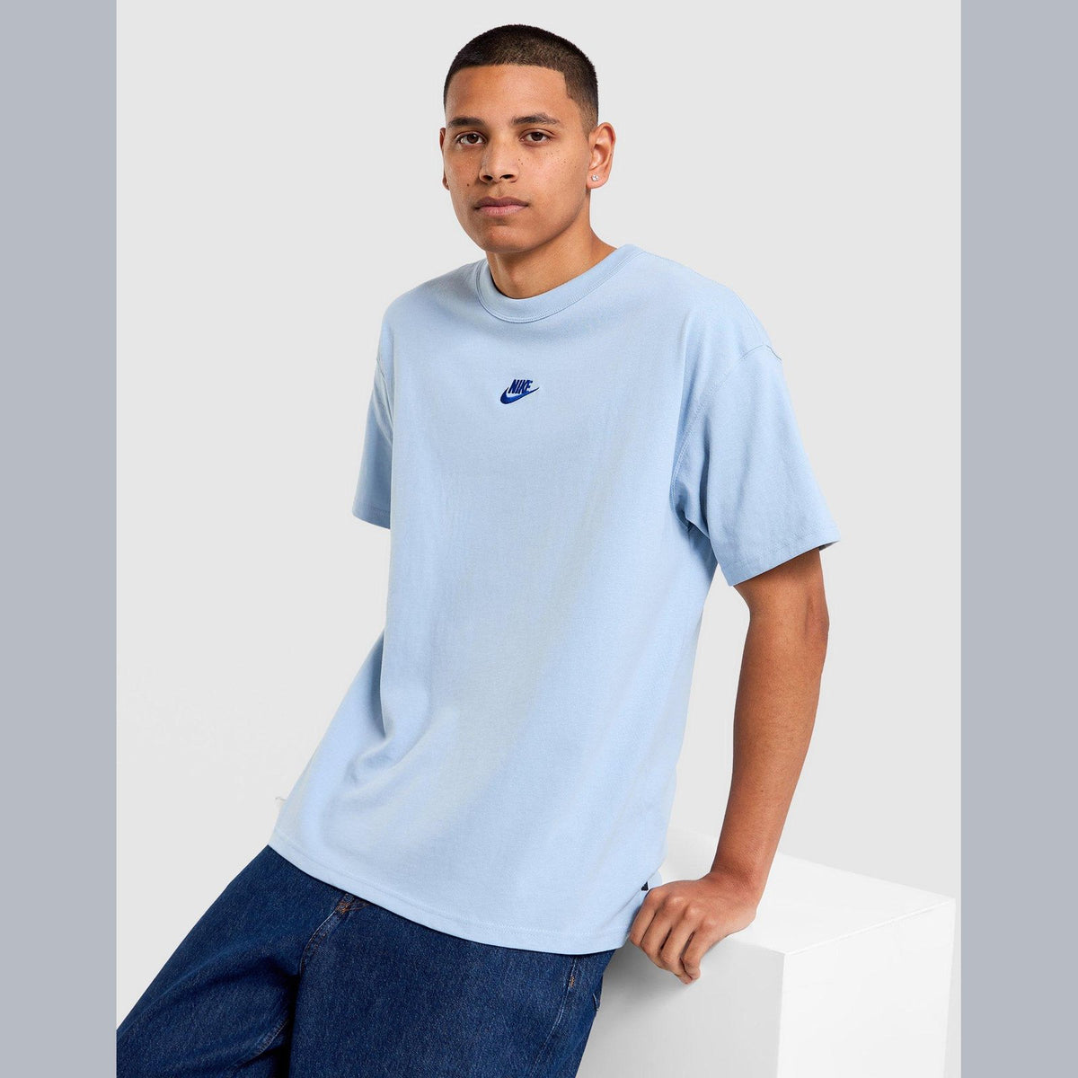 Sportswear Premium Essentials T-Shirt Image 1 - LUZACTIVE - AUSTRALIA