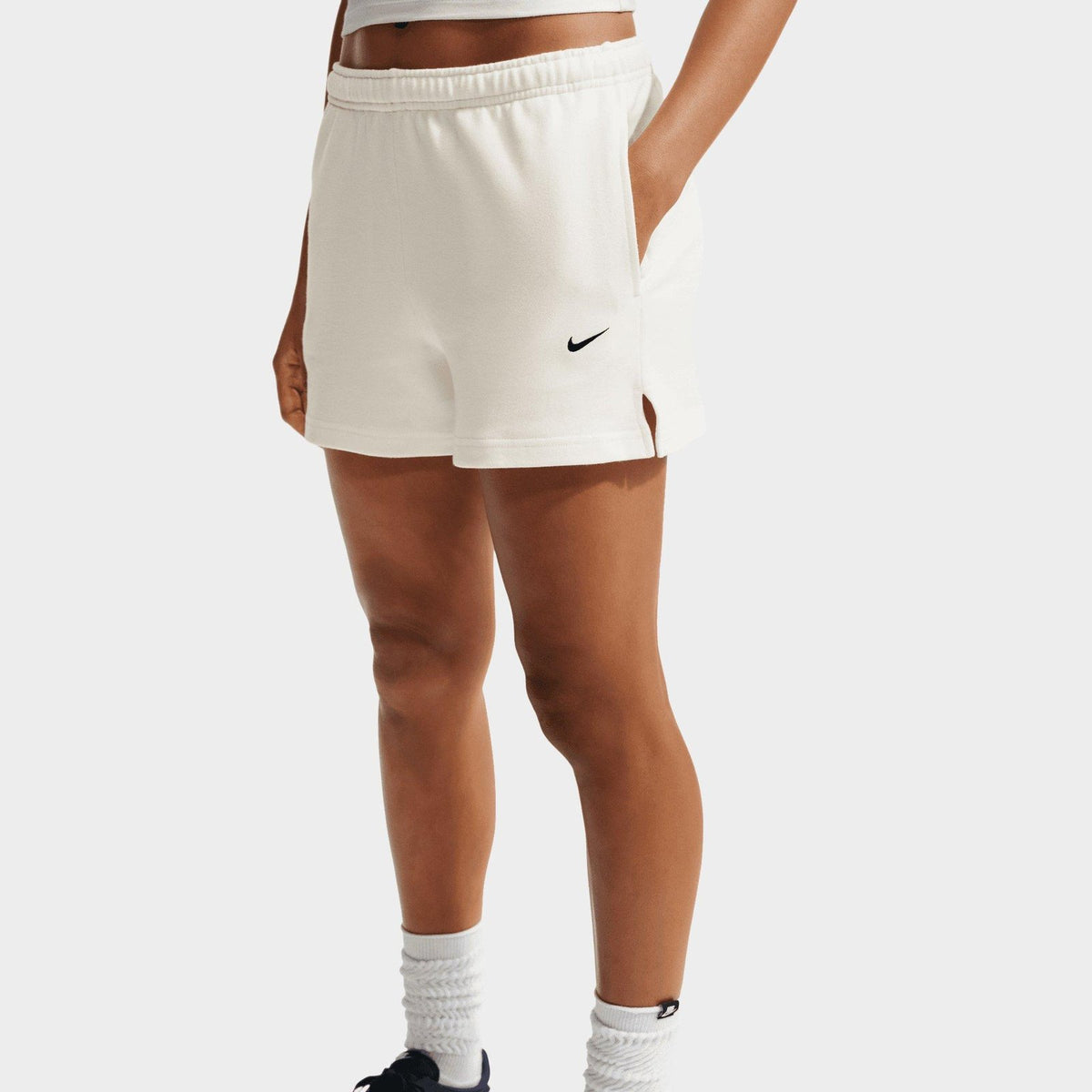 Studio Fleece Mid-Rise Shorts Image 1 - LUZACTIVE - AUSTRALIA