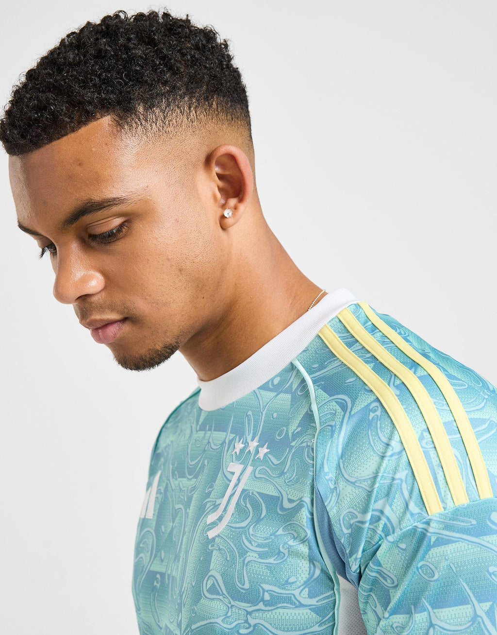 adidas Juventus 2025/26 Away Shirt image