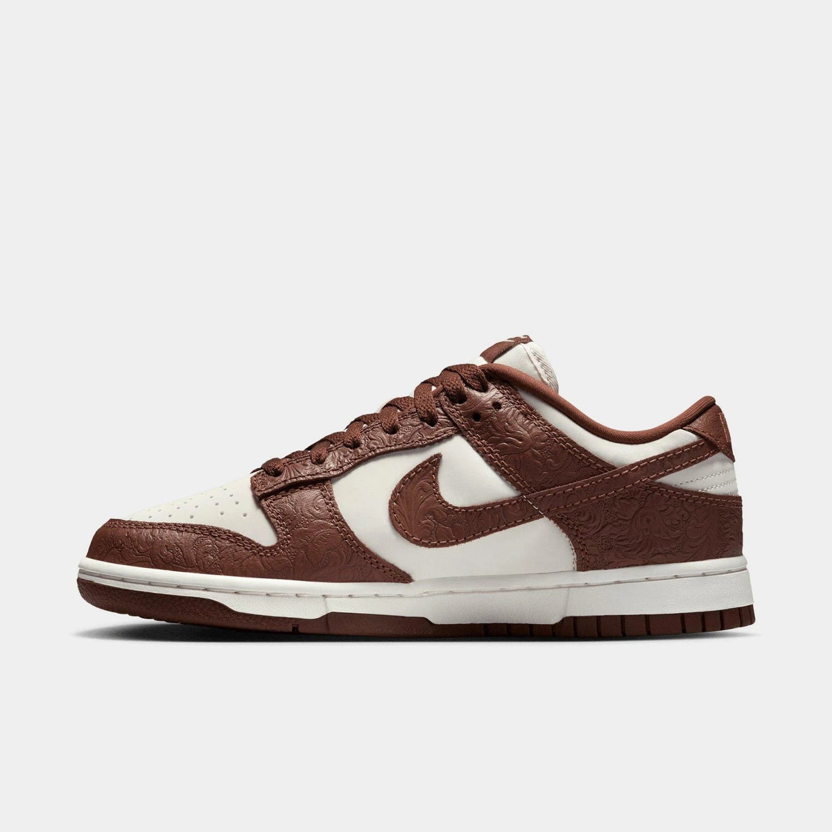 Dunk Low Women's Image 1 - LUZACTIVE - AUSTRALIA