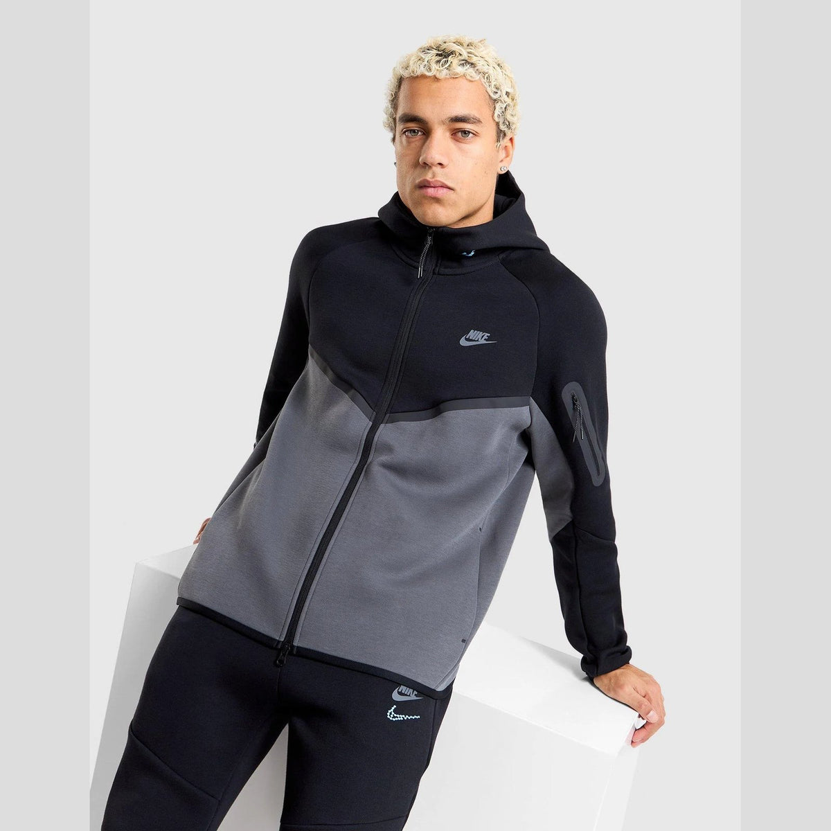 Tech Fleece Full-Zip Hoodie Image 1 - LUZACTIVE - AUSTRALIA