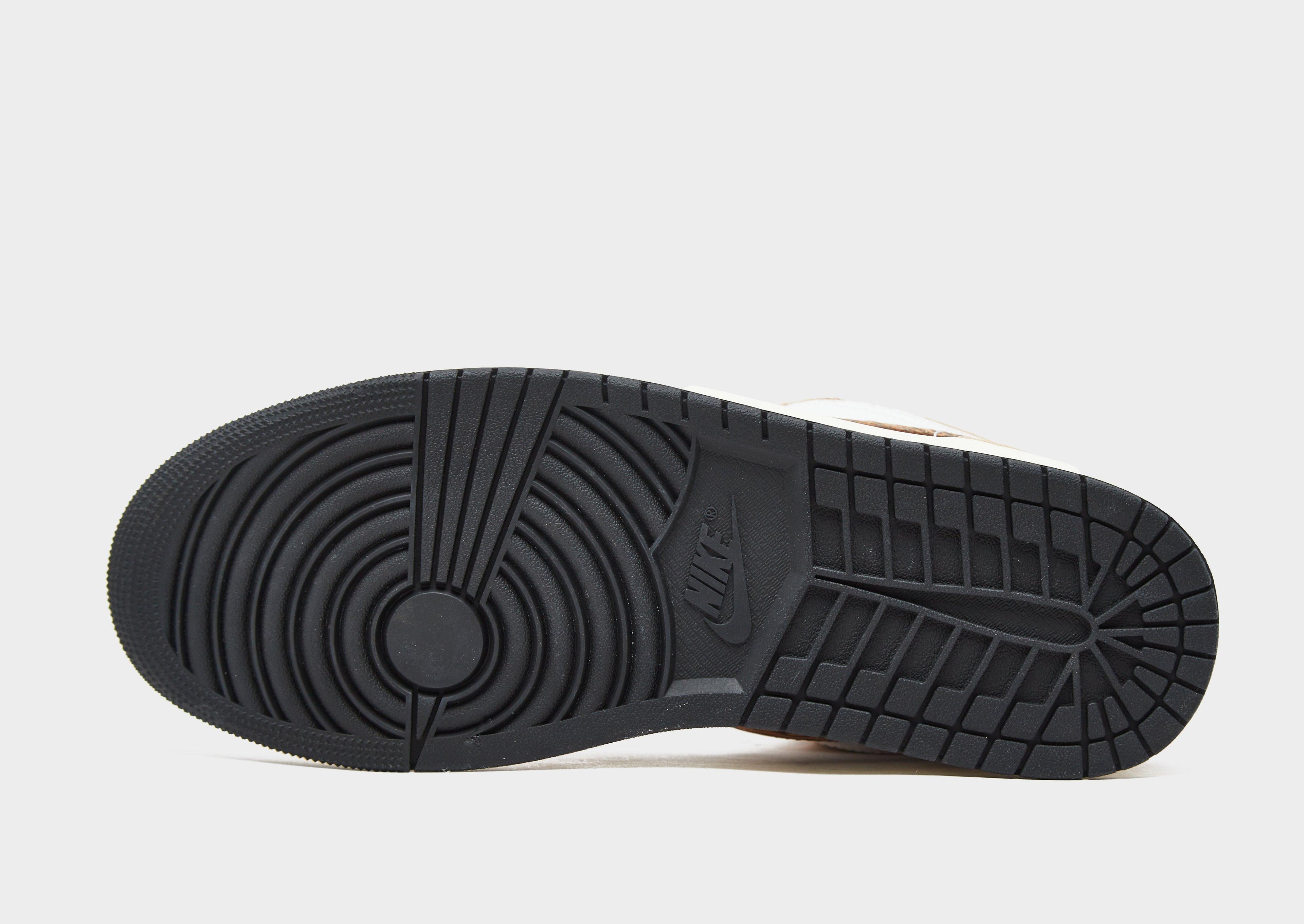 Jordan Air 1 Low SE image