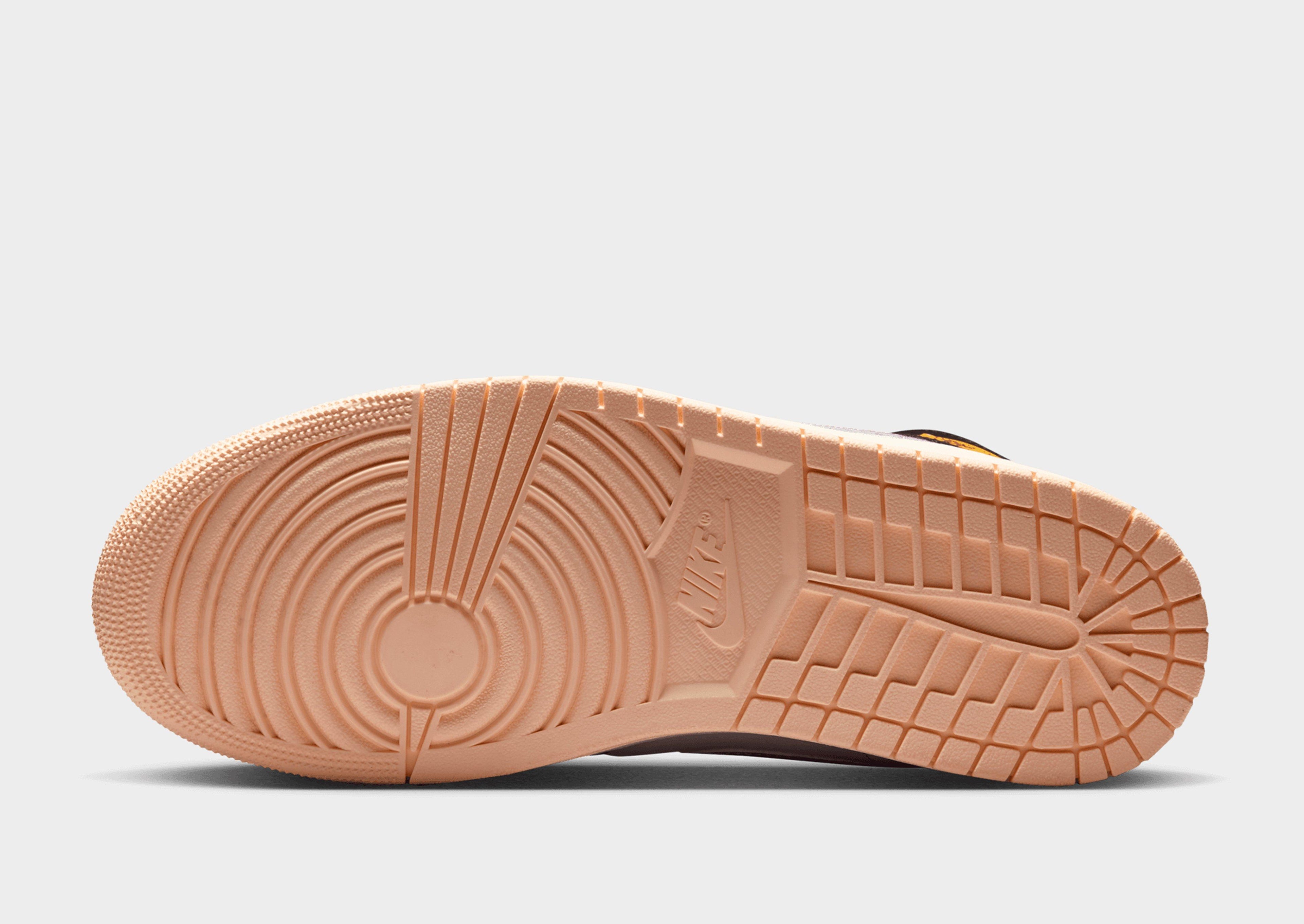 Jordan Air 1 Mid SE image