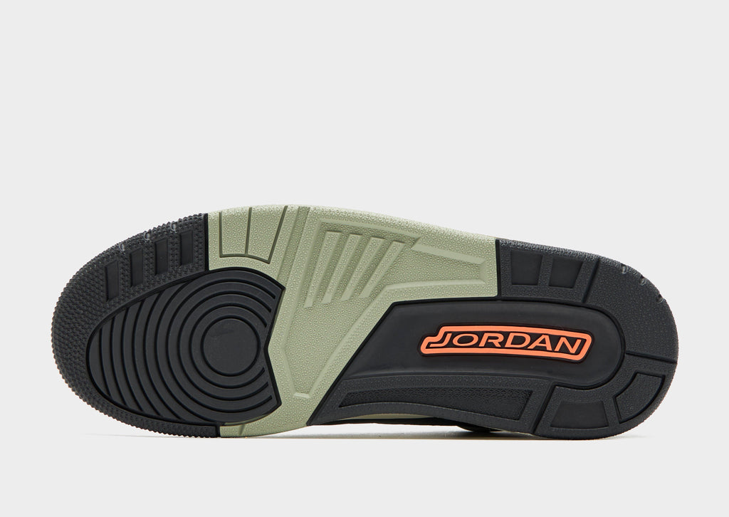 Jordan Spizike Low image