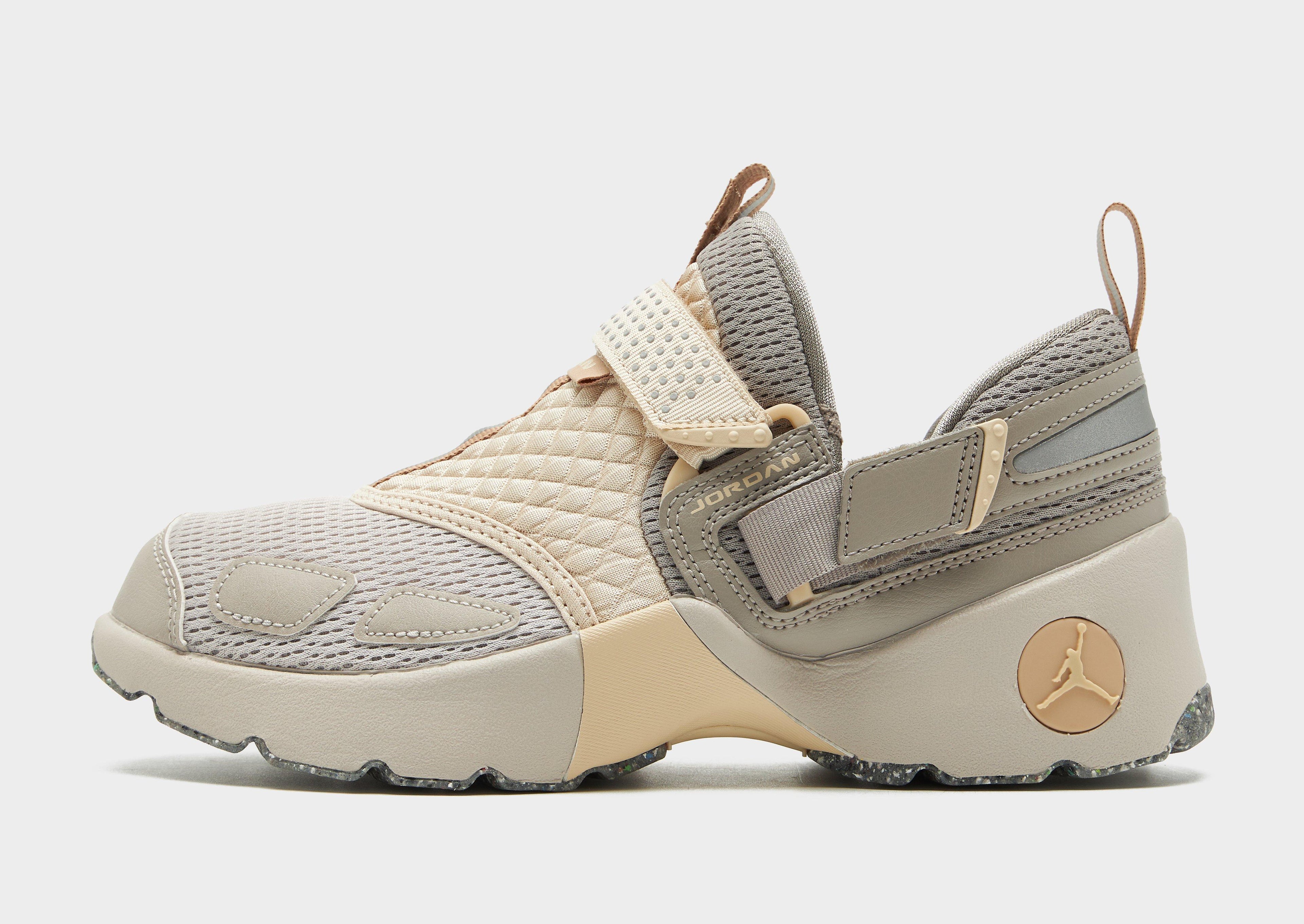 Jordan Trunner LX Women's image