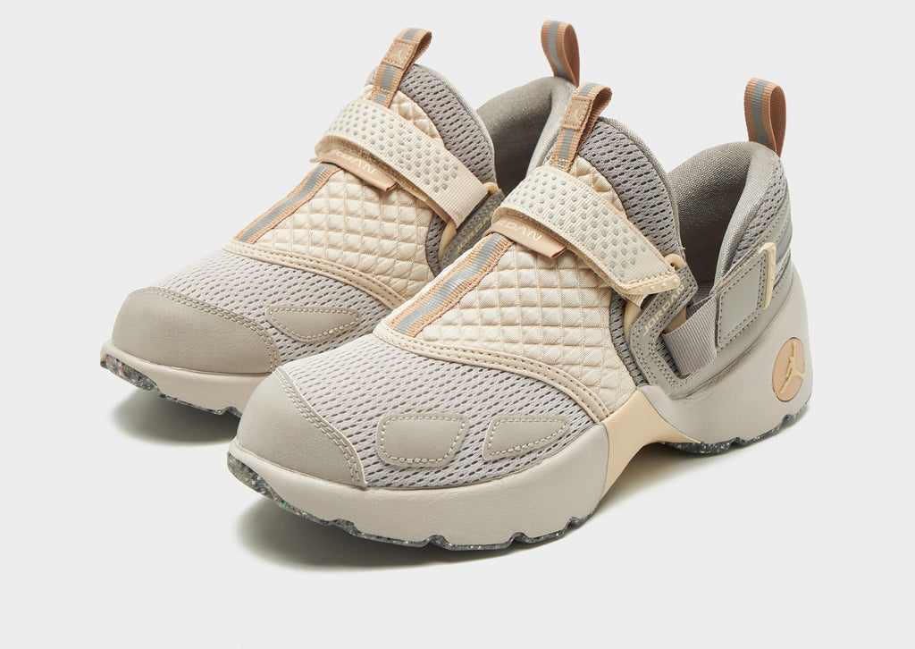 Jordan Trunner LX Women's image