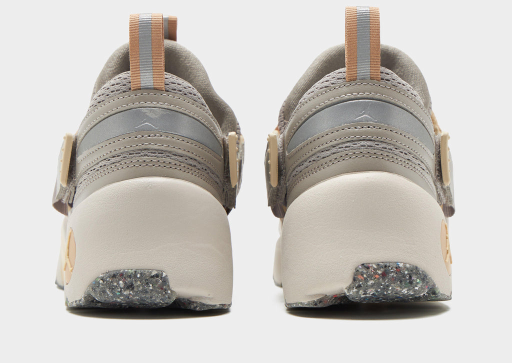 Jordan Trunner LX Women's image