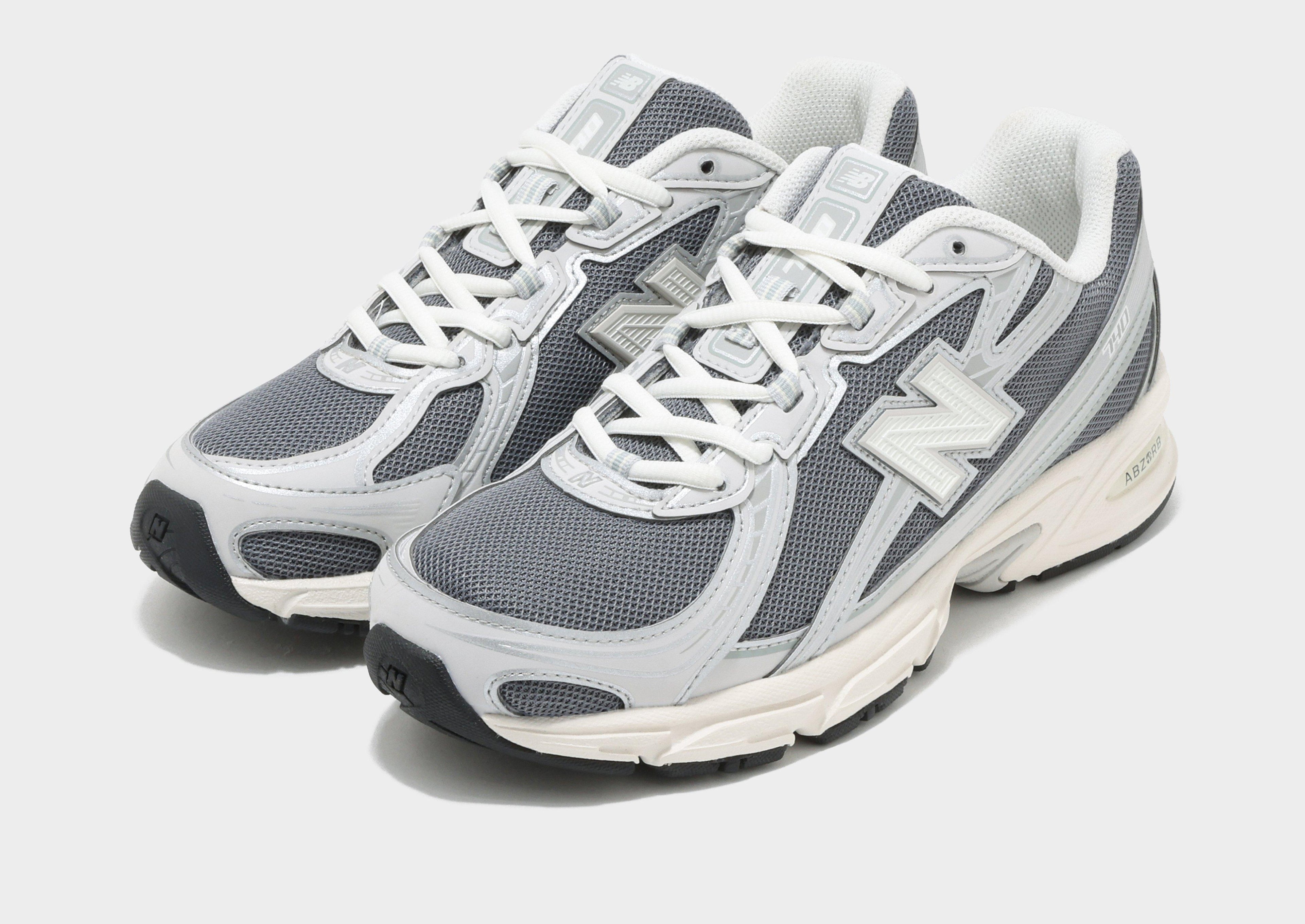 New Balance 740 image