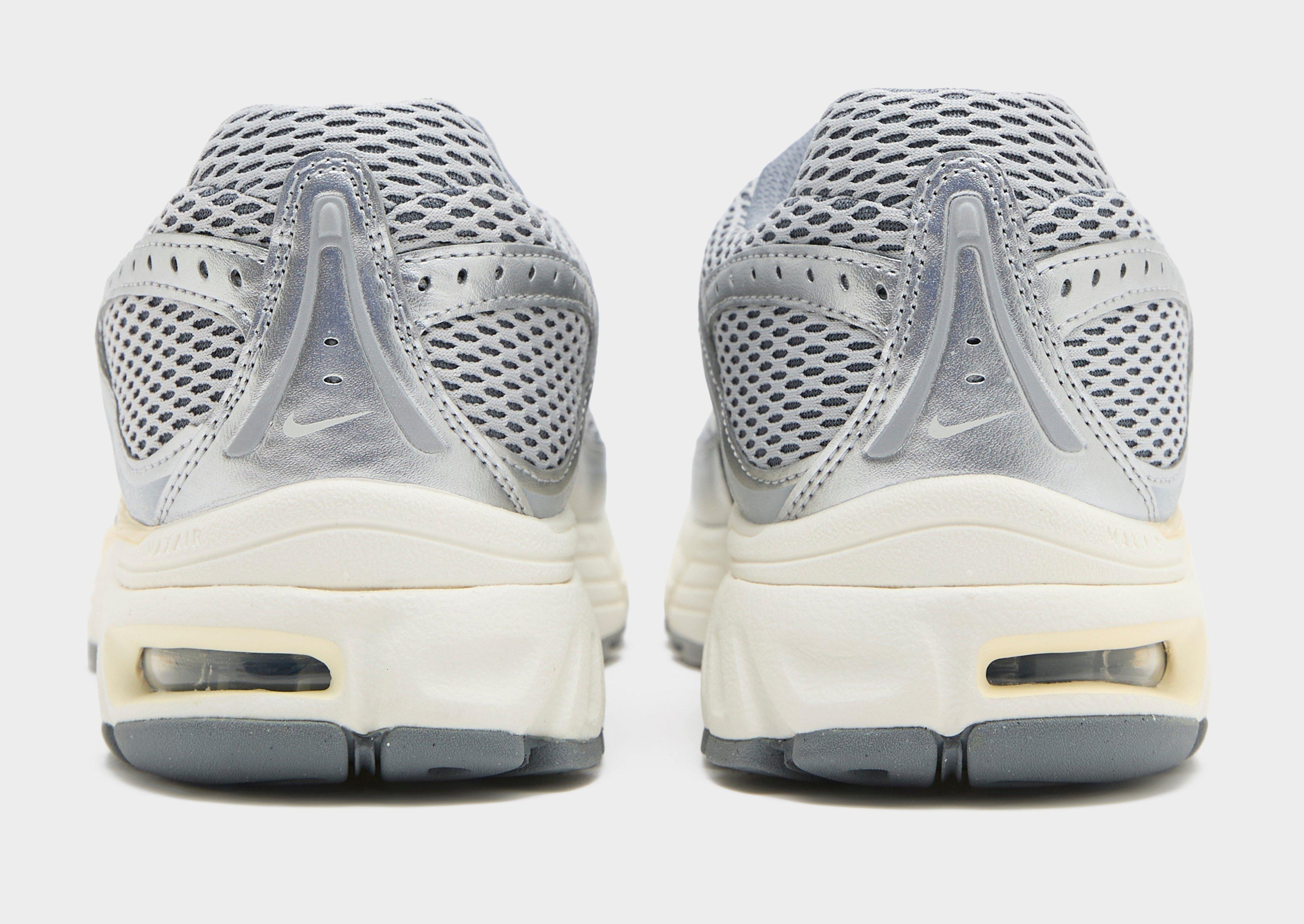 Nike Air Max Moto 2K image