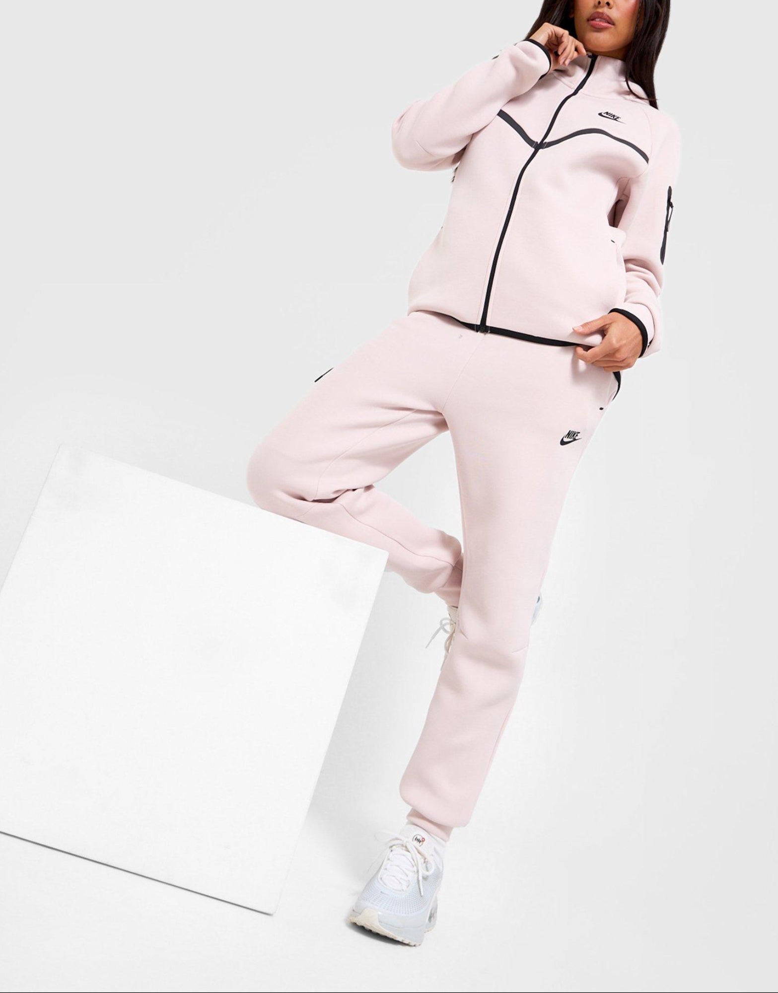 Nike Tech Fleece Joggers image