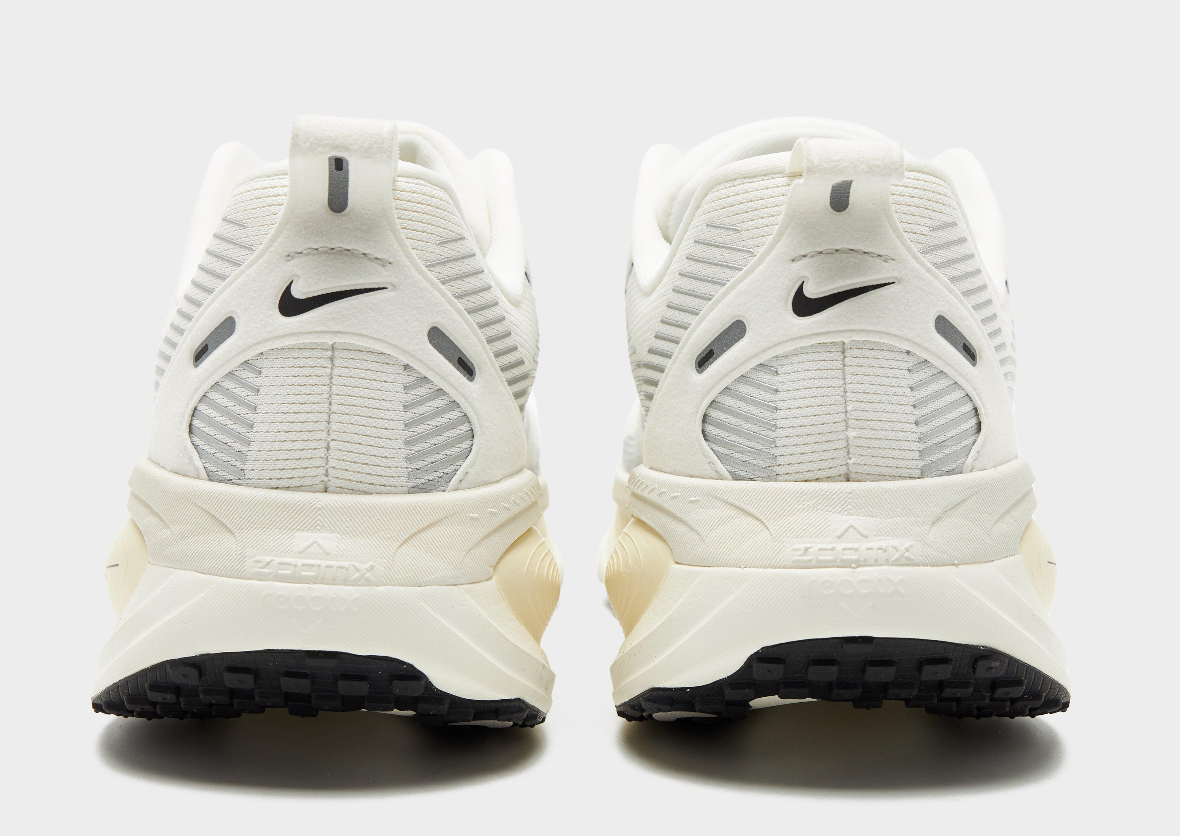 Nike Vomero 18 image
