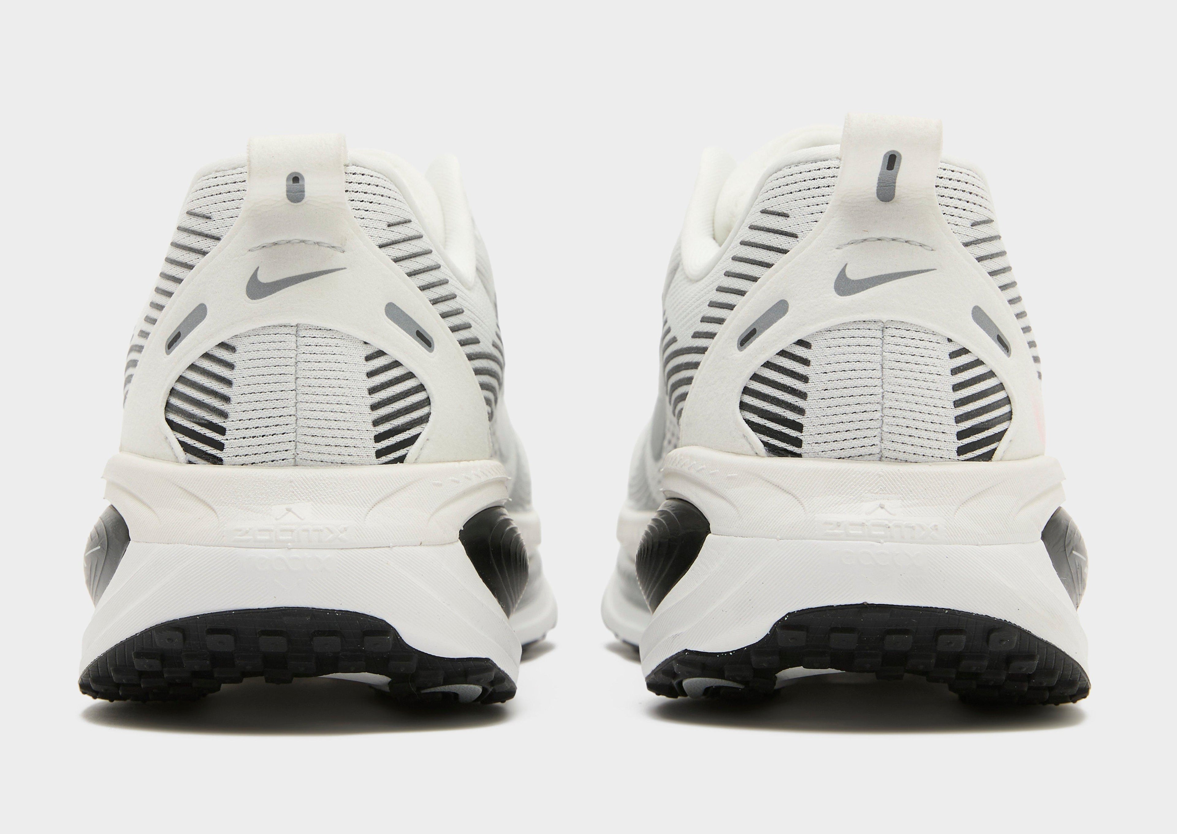 Nike Vomero 18 image