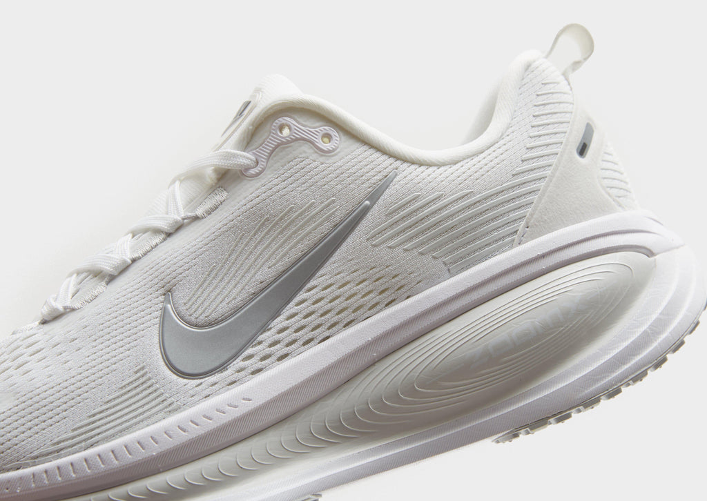 Nike Vomero 18 Women's image