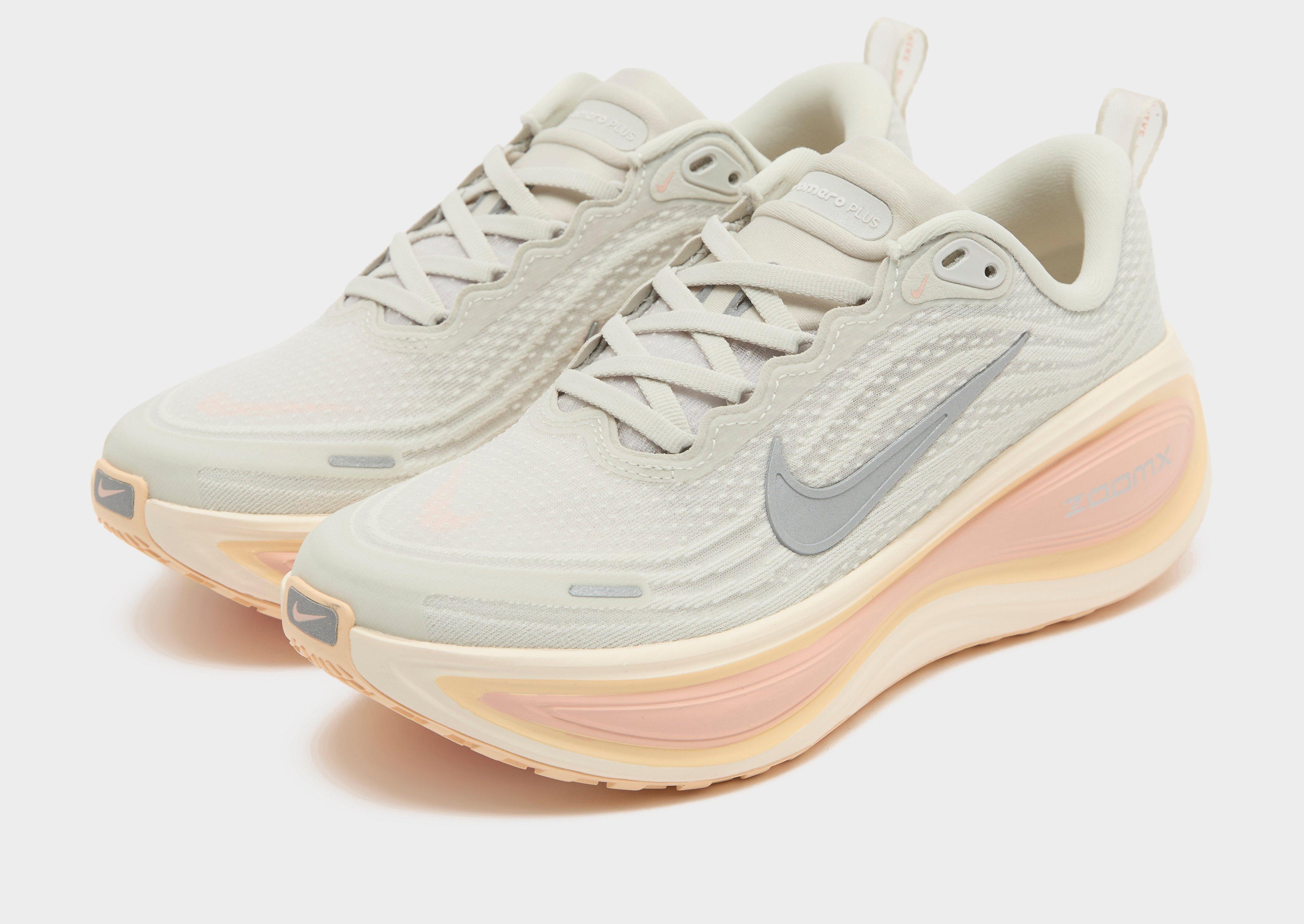 Nike Vomero Plus Women's image