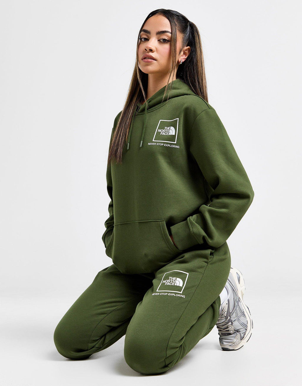 The North Face Outline Joggers image
