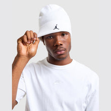 Peak Essential Beanie Image 1 - LUZACTIVE - AUSTRALIA